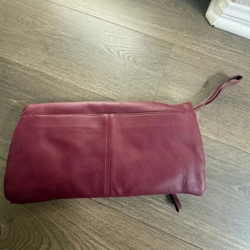 Guess Ladies Handbag Satchel Tote Bag‎ Wine Modern Simplicity